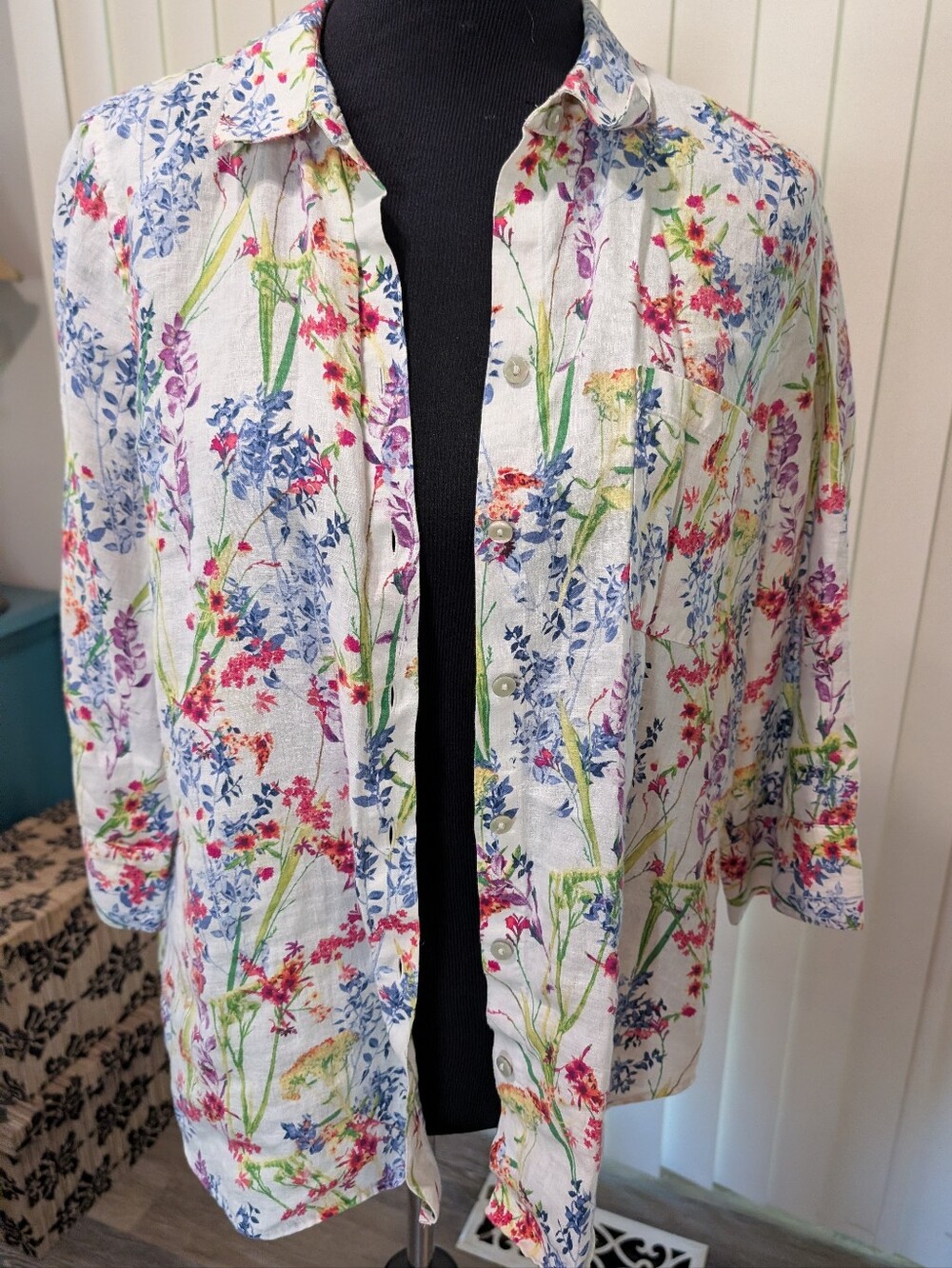 Chico's Floral No Iron Linen Button Down Blouse